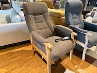 Relaxfauteuil elektrisch verstelbaar, maat medium sta op functie knudsen, taupe