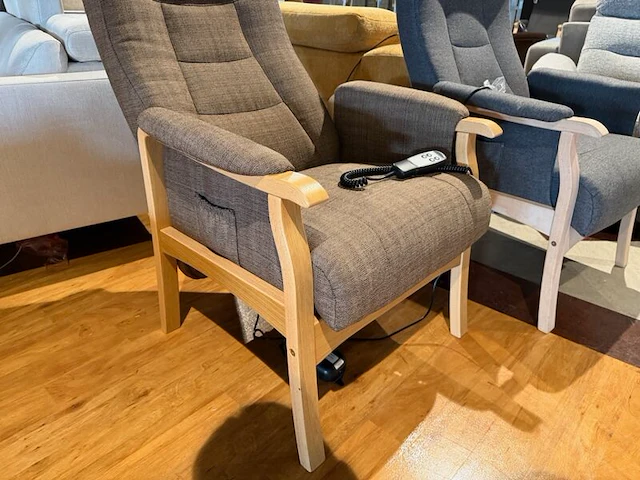 Relaxfauteuil elektrisch verstelbaar, maat medium sta op functie knudsen, taupe - afbeelding 2 van  6
