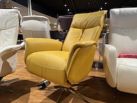 Relaxfauteuil, geel leer, elektrisch verstelbaar, chromen poot - afbeelding 3 van  4