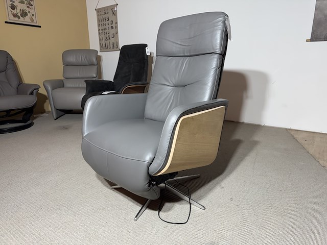 Relaxfauteuil, grijs leder, elektrisch verstelbaar - afbeelding 1 van  4