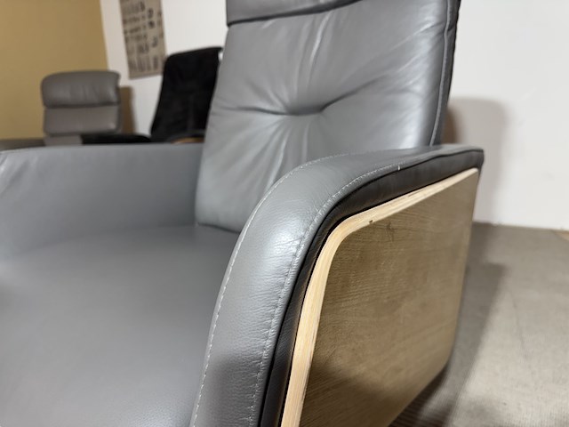 Relaxfauteuil, grijs leder, elektrisch verstelbaar - afbeelding 3 van  4