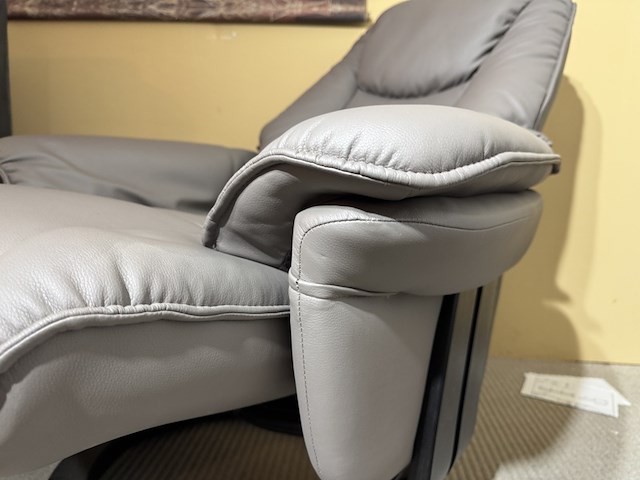 Relaxfauteuil, grijs leder, manueel verstelbaar, ronde zwarte poot - afbeelding 2 van  4