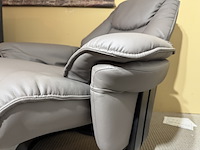 Relaxfauteuil, grijs leder, manueel verstelbaar, ronde zwarte poot - afbeelding 2 van  4