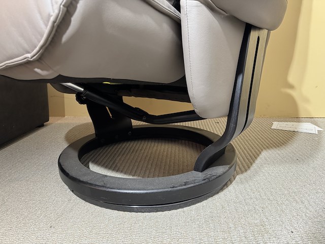 Relaxfauteuil, grijs leder, manueel verstelbaar, ronde zwarte poot - afbeelding 3 van  4