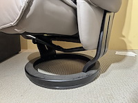 Relaxfauteuil, grijs leder, manueel verstelbaar, ronde zwarte poot - afbeelding 3 van  4