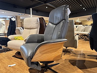Relaxfauteuil, grijs leer, elektrisch verstelbaar, zwarte poot, design - afbeelding 4 van  5