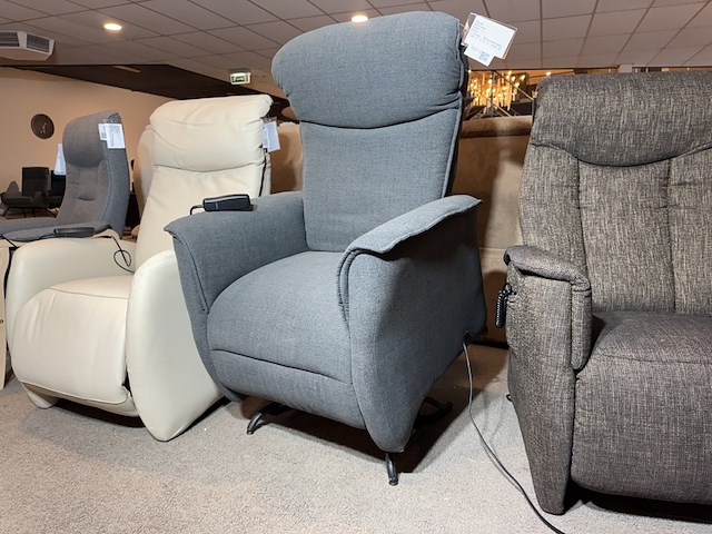 Relaxfauteuil, grijs stof, elektrisch verstelbaar, zwart onderstel - afbeelding 1 van  4