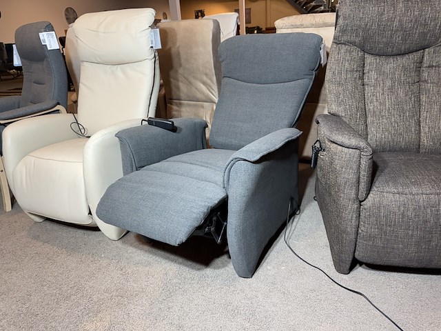 Relaxfauteuil, grijs stof, elektrisch verstelbaar, zwart onderstel - afbeelding 2 van  4