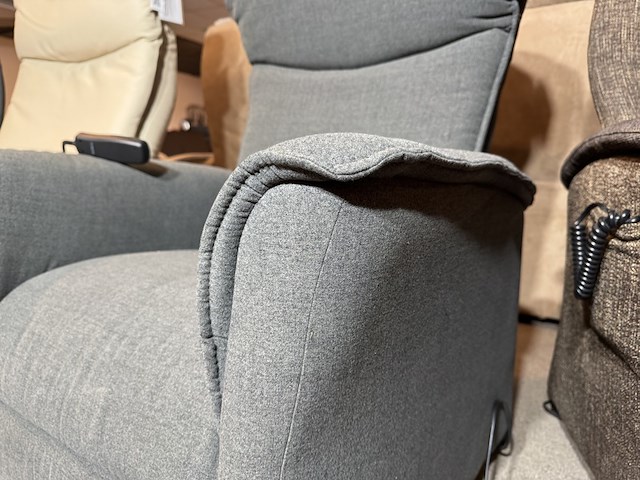 Relaxfauteuil, grijs stof, elektrisch verstelbaar, zwart onderstel - afbeelding 4 van  4