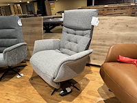 Relaxfauteuil, grijs stof, elektrisch verstelbaar, zwarte poot - afbeelding 1 van  6