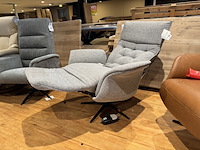 Relaxfauteuil, grijs stof, elektrisch verstelbaar, zwarte poot - afbeelding 2 van  6