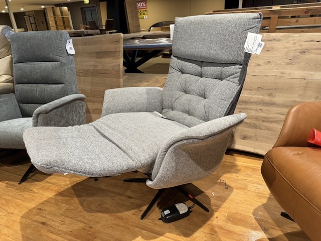 Relaxfauteuil, grijs stof, elektrisch verstelbaar, zwarte poot - afbeelding 3 van  6