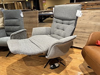 Relaxfauteuil, grijs stof, elektrisch verstelbaar, zwarte poot - afbeelding 3 van  6