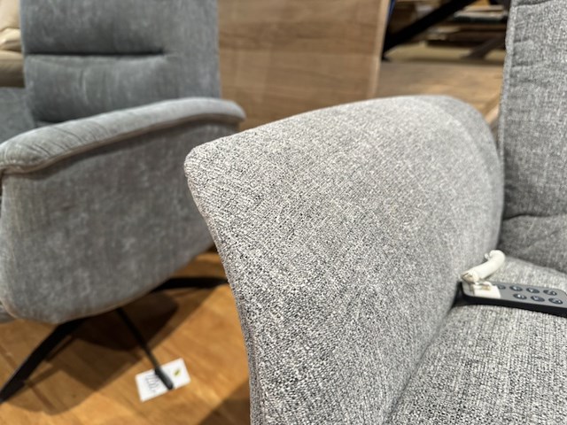 Relaxfauteuil, grijs stof, elektrisch verstelbaar, zwarte poot - afbeelding 6 van  6