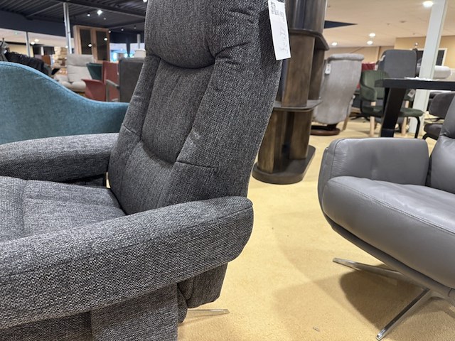 Relaxfauteuil, grijs stof, manueel verstelbaar, chromen poot - afbeelding 4 van  5