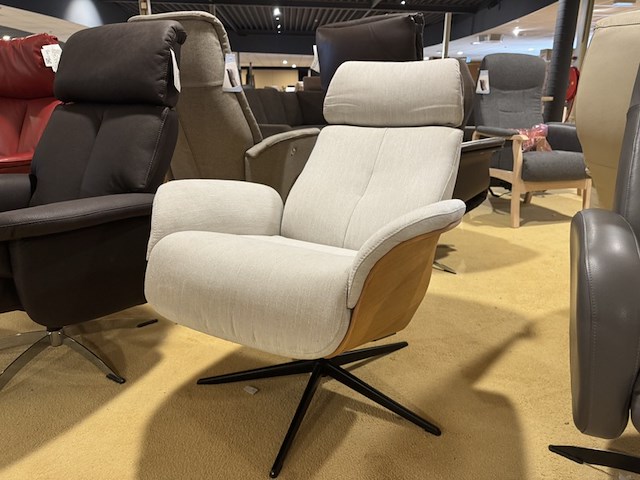 Relaxfauteuil, lichtgrijs stof, manueel verstelbaar d.m.v. gasveer, design - afbeelding 1 van  5