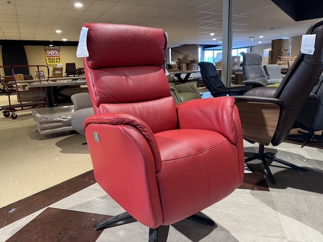 Relaxfauteuil, rood leer, elektrisch verstelbaar, zwarte poot - afbeelding 1 van  5