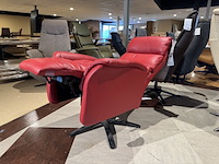 Relaxfauteuil, rood leer, elektrisch verstelbaar, zwarte poot - afbeelding 3 van  5