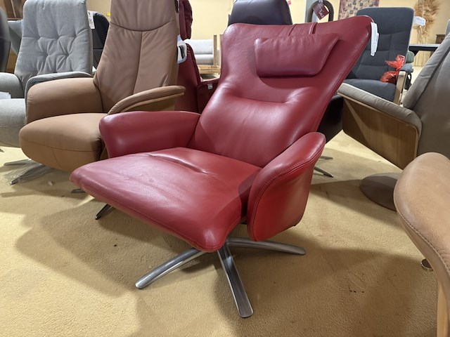 Relaxfauteuil, rood leer, manueel verstelbaar, chromen poot - afbeelding 1 van  5
