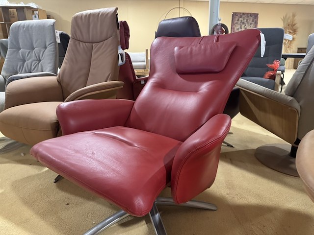 Relaxfauteuil, rood leer, manueel verstelbaar, chromen poot - afbeelding 2 van  5