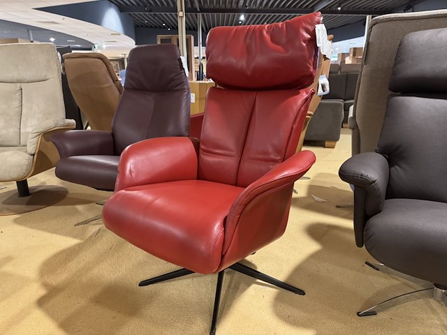 Relaxfauteuil, rood leer, manueel verstelbaar d.m.v. gasveer, zwarte poot - afbeelding 2 van  5