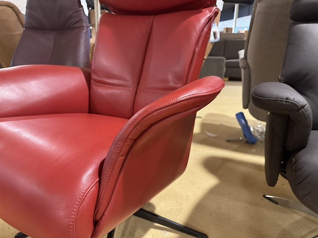 Relaxfauteuil, rood leer, manueel verstelbaar d.m.v. gasveer, zwarte poot - afbeelding 4 van  5