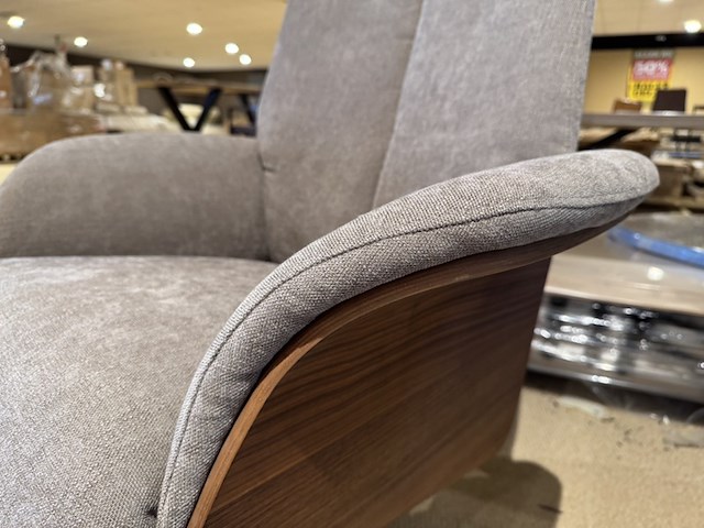 Relaxfauteuil, taupe stof, elektrisch verstelbaar, zwarte poot - afbeelding 5 van  6