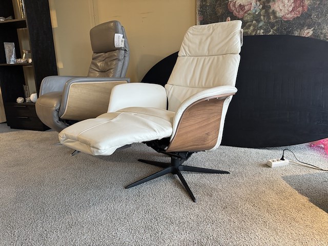 Relaxfauteuil, wit leder, elektrisch verstelbaar, design - afbeelding 2 van  4