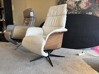 Relaxfauteuil, wit leder, elektrisch verstelbaar, design - afbeelding 3 van  4