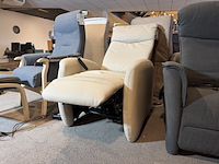 Relaxfauteuil, wit leder, elektrisch verstelbaar, zwart onderstel - afbeelding 2 van  5