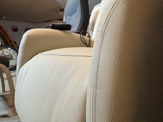 Relaxfauteuil, wit leder, elektrisch verstelbaar, zwart onderstel - afbeelding 5 van  5