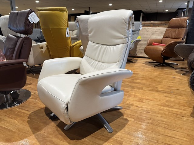 Relaxfauteuil, wit leer, elektrisch verstelbaar, chromen poot - afbeelding 1 van  5