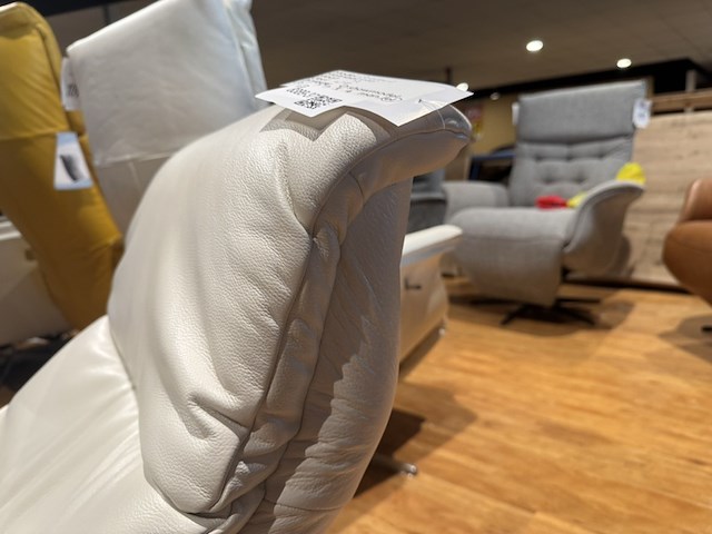 Relaxfauteuil, wit leer, elektrisch verstelbaar, chromen poot - afbeelding 3 van  5