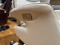 Relaxfauteuil, wit leer, elektrisch verstelbaar, chromen poot - afbeelding 5 van  5