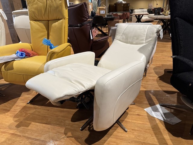 Relaxfauteuil, wit leer, elektrisch verstelbaar, chromen poot - afbeelding 2 van  6