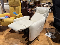 Relaxfauteuil, wit leer, elektrisch verstelbaar, chromen poot - afbeelding 2 van  6