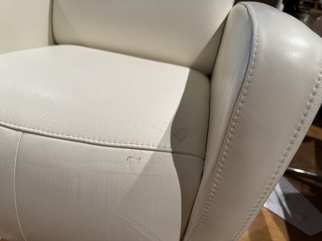 Relaxfauteuil, wit leer, elektrisch verstelbaar, chromen poot - afbeelding 4 van  6