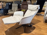 Relaxfauteuil, wit leer, elektrisch verstelbaar, zwarte poot - afbeelding 2 van  5