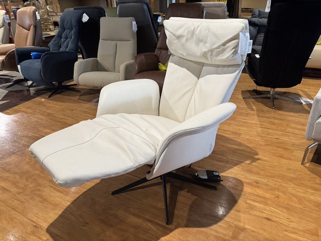 Relaxfauteuil, wit leer, elektrisch verstelbaar, zwarte poot - afbeelding 3 van  5