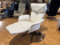 Relaxfauteuil, wit leer, elektrisch verstelbaar, zwarte poot - afbeelding 3 van  5