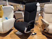 Relaxfauteuil, zwart stof, elektrisch verstelbaar, chromen poot - afbeelding 1 van  5