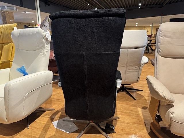 Relaxfauteuil, zwart stof, elektrisch verstelbaar, chromen poot - afbeelding 5 van  5