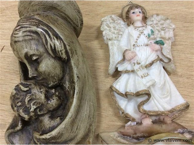 Religieus wijwatervat ( kunststof ) +… - afbeelding 2 van  2