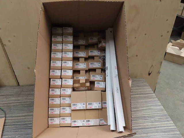 Relpol- installatiemateriaal (46x) - afbeelding 1 van  7