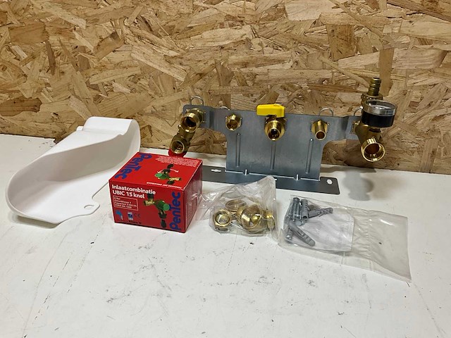 Remeha aansluitbeugel avanta uitgebreid - afbeelding 1 van  9