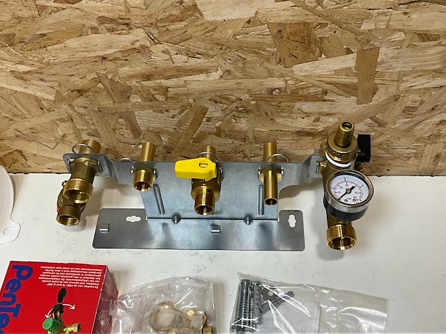 Remeha aansluitbeugel avanta uitgebreid - afbeelding 3 van  9