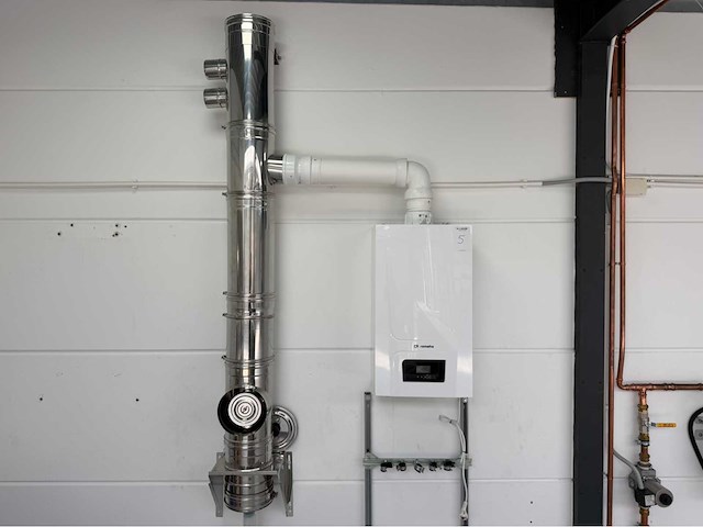 Remeha avanta ace 28c hr cv-ketel cw4 met rvs buis - afbeelding 1 van  11