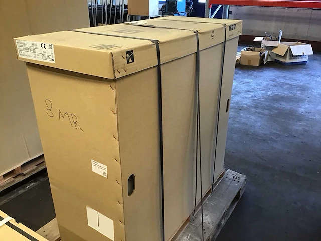Remeha awhp 8 mr-2r3 buitenunit warmtepomp - afbeelding 1 van  2