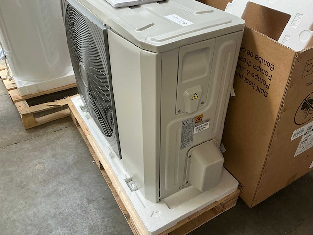 Remeha awhp2r 4 mr warmtepomp (buitenunit) - afbeelding 5 van  6