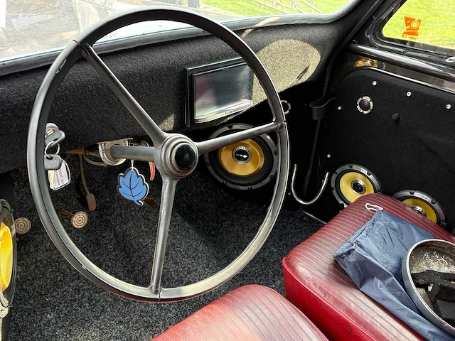 Renault - 1960 - juvaquatre - dauphinoise - oldtimer - afbeelding 1 van  28